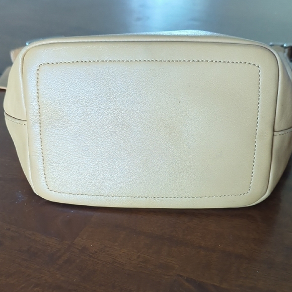 Coach Tan Leather Hobo Bag with Gold Hardware - Picture 5 of 9